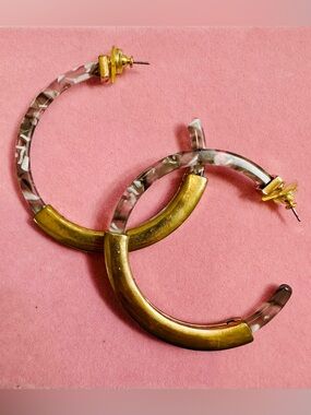 Tortoiseshell & Gold Acrylic Hoop Earrings